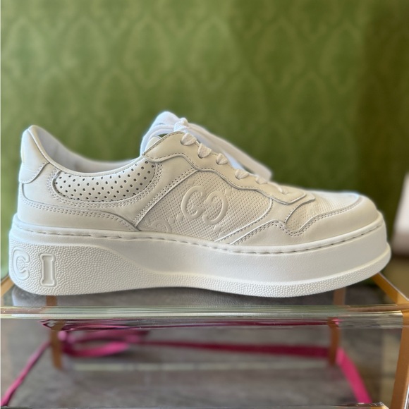 Authentic Gucci white GG embossed leather sneakers in like-new condition - Picture 2 of 7